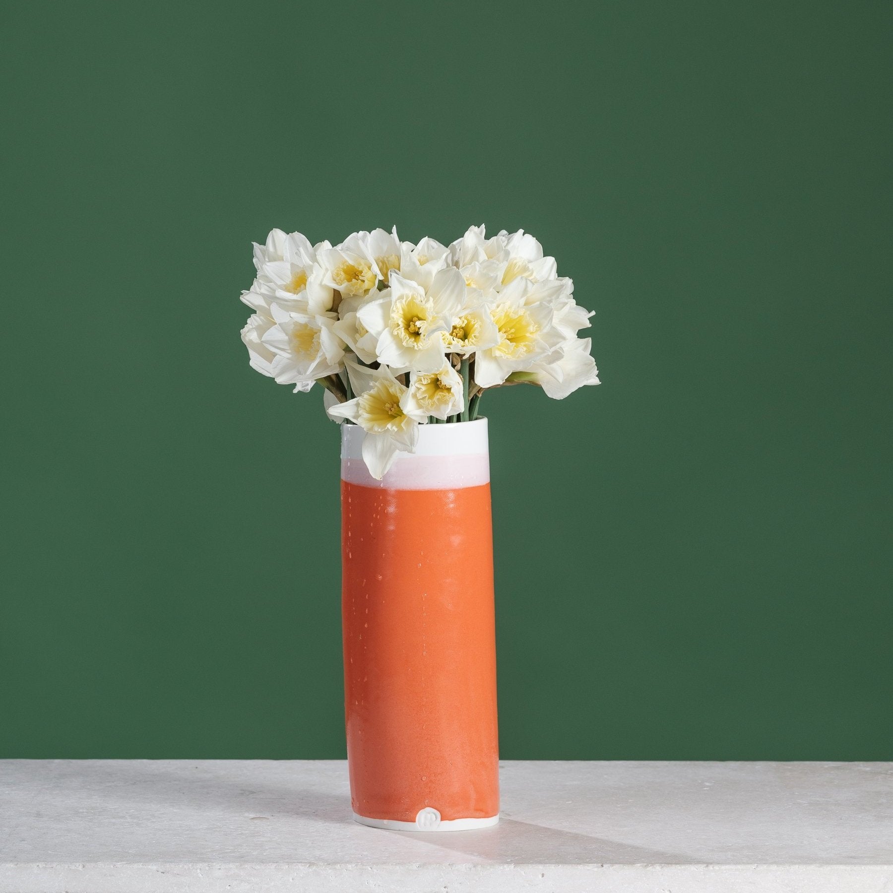 Narciissi+in+sunset+orange+vase.jpg